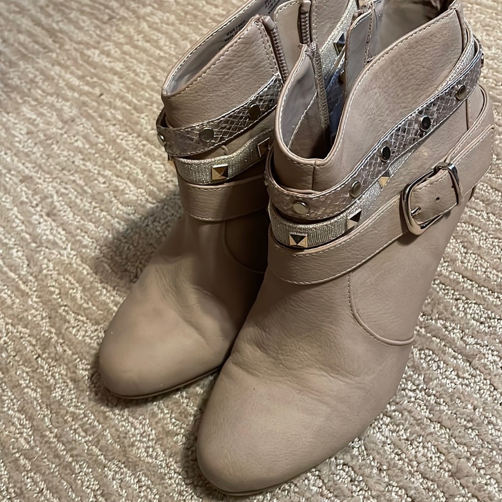 Jennifer Lopez booties size 7